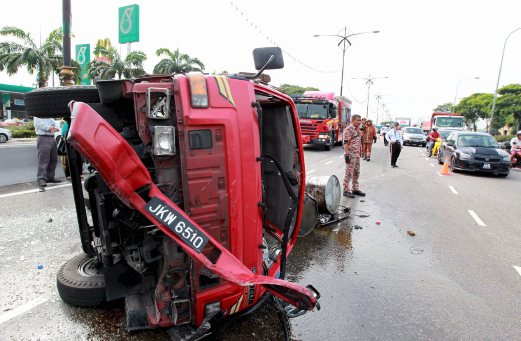 COOKING OIL SPILL / JALAN SKUDAI