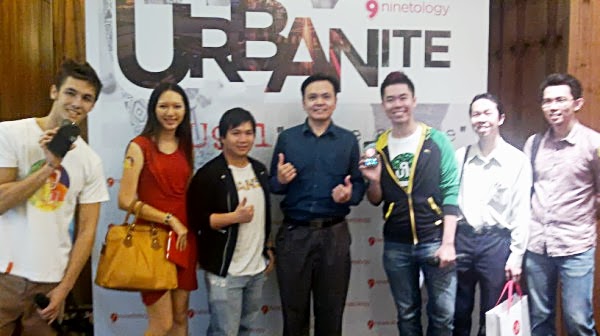 Bloggers with Mark and Kevin!